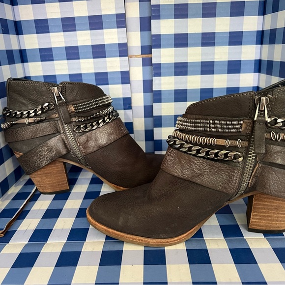 Dolce Vita Women’s Yasmina Size 8 Ankle Bootie - Picture 4 of 11